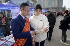 解放碑步行街取洪八梯等保守风貌区巧妙